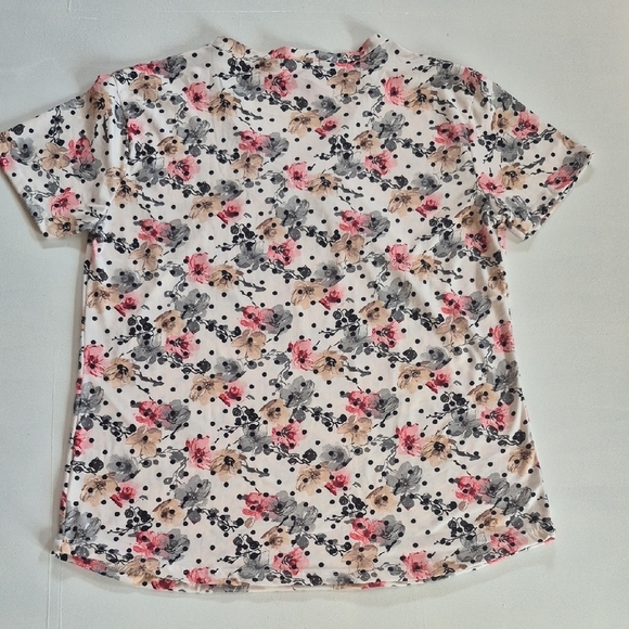 Short Sleeve Floral Blouse V neck With Ruching - Picture 5 of 5